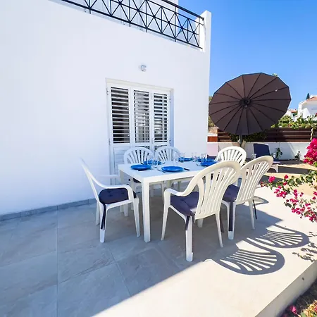 Sunny Villa *