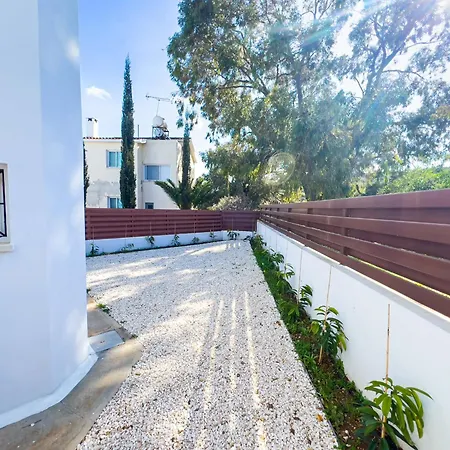 Sunny Villa *